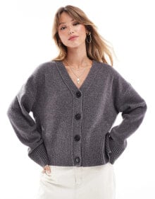 Women's sweaters and cardigans