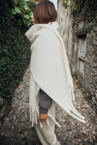 Soft chunky knit scarf with fringing