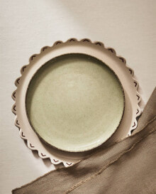 Porcelain dessert plate with antique finish rim