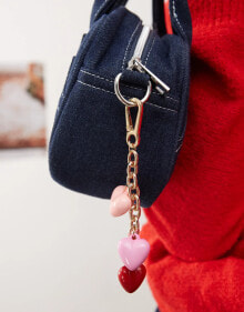 Купить женские аксессуары Reclaimed Vintage: Reclaimed Vintage bag charm with hearts in gold