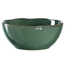 Dishes and salad bowls for serving