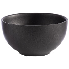 Dishes and salad bowls for serving