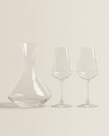 Jugs, decanters and decanters