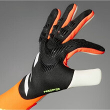 Goalkeeper gloves for football