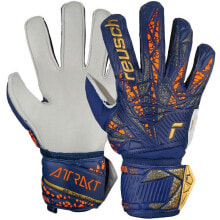 Goalkeeper gloves for football