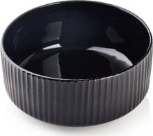 Dishes and salad bowls for serving