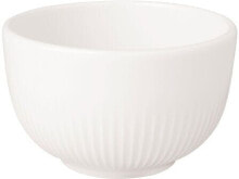 Dishes and salad bowls for serving