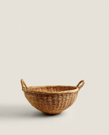 Round woven basket