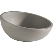 Dishes and salad bowls for serving