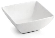 Dishes and salad bowls for serving