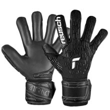 Goalkeeper gloves for football