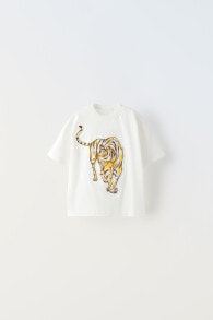 T-shirt with raised tiger design