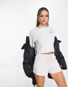 Nike – Geripptes Jersey-T-Shirt in Grau