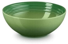 Dishes and salad bowls for serving