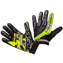 Goalkeeper gloves for football