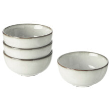 Dishes and salad bowls for serving