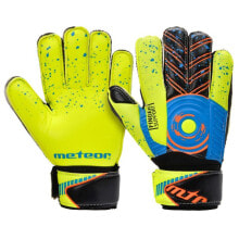 Goalkeeper gloves for football