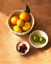 Dishes and salad bowls for serving