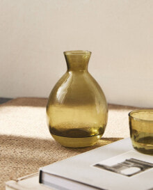 Jugs, decanters and decanters