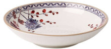 Dishes and salad bowls for serving