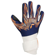 Goalkeeper gloves for football