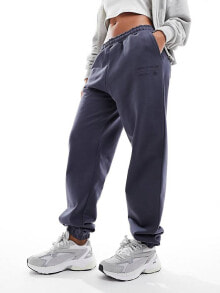 Купить женские брюки The Couture Club: The Couture Club graphic relaxed jogger in petrol blue