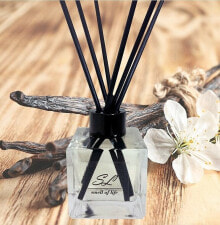 Aromatic diffusers and candles