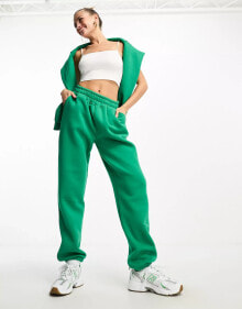 Купить женские брюки The Couture Club: The Couture Club tonal logo oversized joggers in green