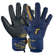 Goalkeeper gloves for football