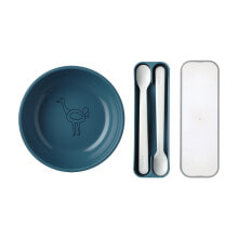 Dishes and salad bowls for serving