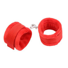 Наручники или фиксатор для БДСМ INTOYOU BDSM LINE Handcuffs with Velcro with Long Fur Red
