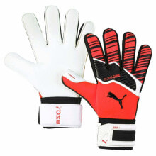 Goalkeeper gloves for football