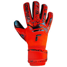 Goalkeeper gloves for football