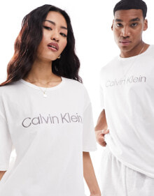 Мужские базовые футболки Calvin Klein купить от $43