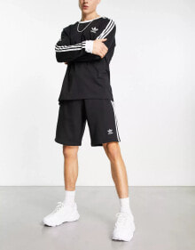 adidas Originals – Essentials – Shorts in Grau mit den drei Streifen