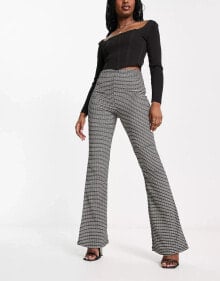 Купить женские брюки EDITED: Edited grid check flare trousers co-ord