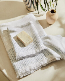 Cotton towel with topstitching
