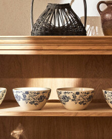 Dishes and salad bowls for serving