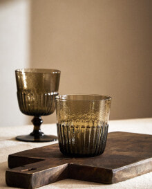 Raised design glass tumbler