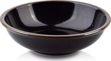 Dishes and salad bowls for serving