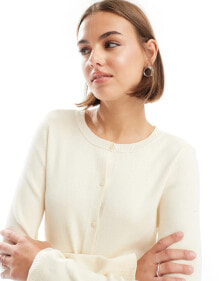 Women's sweaters and cardigans