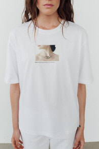Necklace print t-shirt