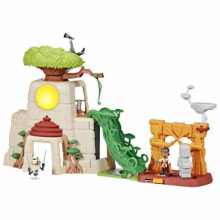 Children's play sets and wooden figurines