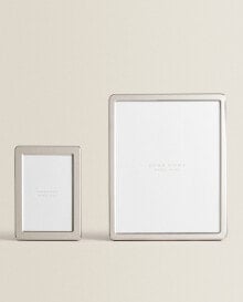 Metal photo frame with rounded corners