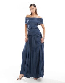 Lioness – Plissiertes Maxikleid aus Strickmaterial in Marineblau mit Bardot-Ausschnitt und tiefsitzender Taille купить онлайн