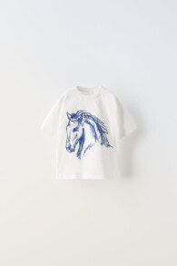 Raised horse print t-shirt