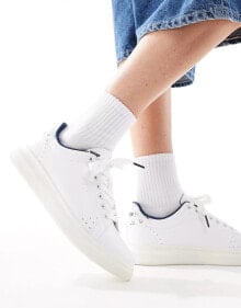 Levi's – Ellis – Sneaker in Weiß mit floralem Fersendetail