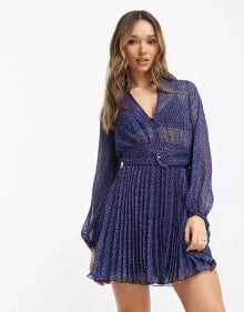 ASOS DESIGN – Kurzes, plissiertes Skater-Kleid aus Dobby-Stoff mit Tierfellmuster