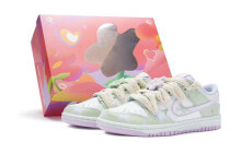 【定制球鞋】 Nike Dunk Low 恋萤 特殊鞋盒 星星挂件 解构 手绘喷绘 低帮 板鞋 女款 白绿紫 / Кроссовки Nike Dunk Low DD1503-001