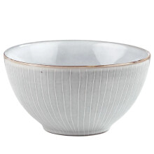 Dishes and salad bowls for serving